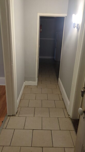 Building Photo - 103 Main St