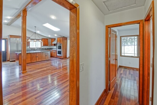 Building Photo - 1813 N Meadows Ave