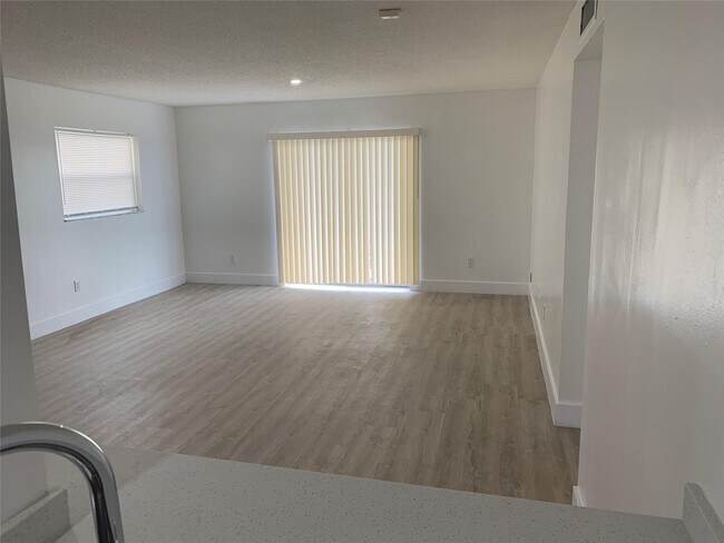 Building Photo - 4121 Stirling Rd