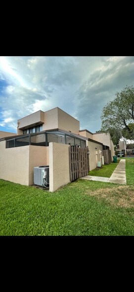 Building Photo - 1250 NW 122nd Ter