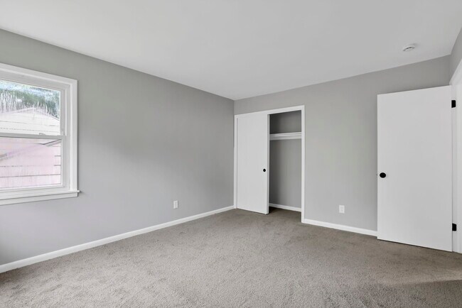 Building Photo - 869 Afton-
