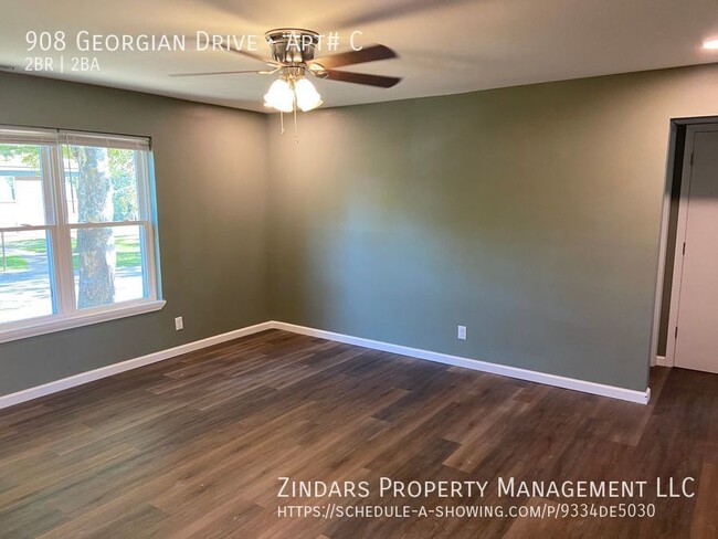 Building Photo - newly remodeled 2 bedroom 1.5 bath apartme...