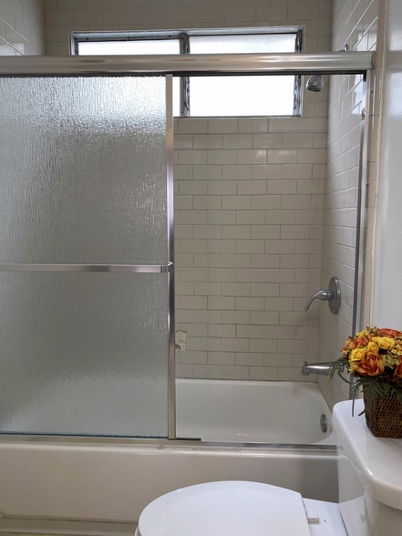 Building Photo - 911 N Harper Ave