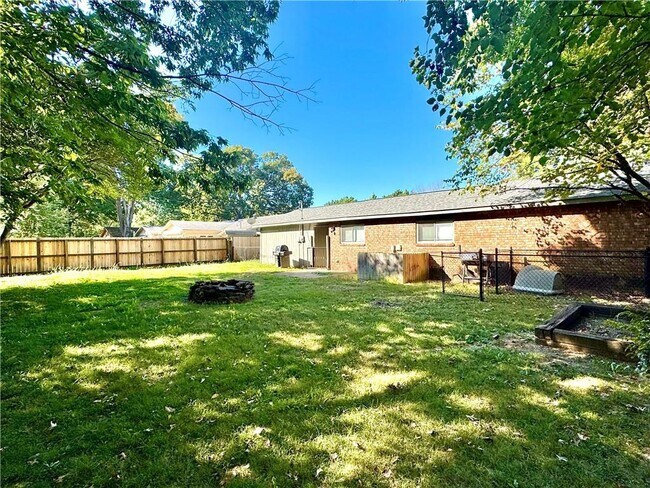 Building Photo - 2892 N Susan Carol Ln