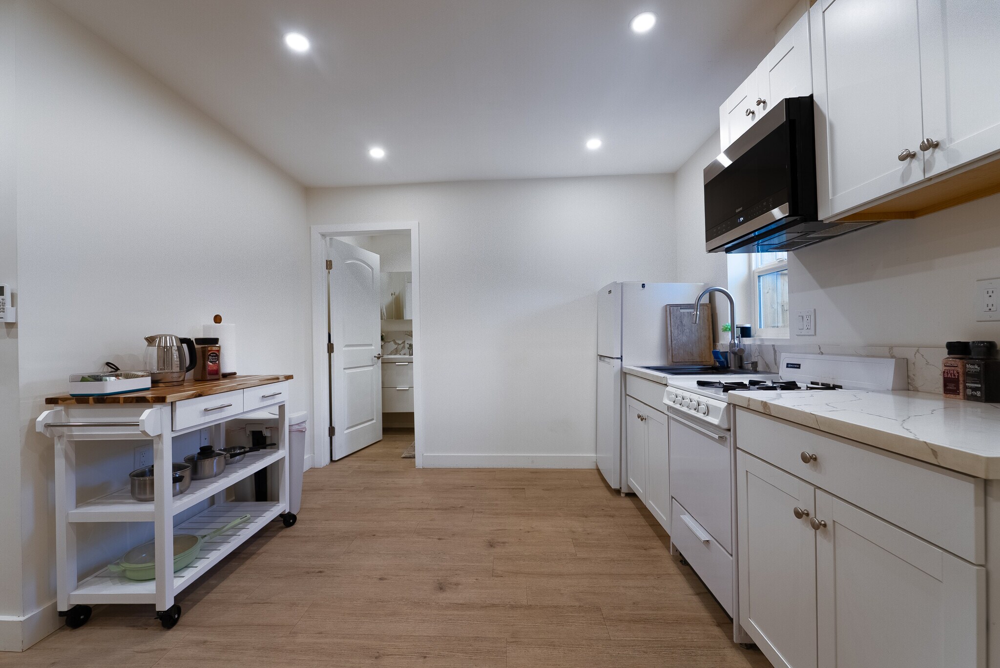 Building Photo - 7443 Jordan Ave