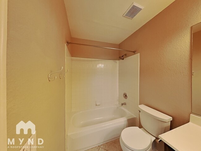 Building Photo - 212 Sandpiper Village Way