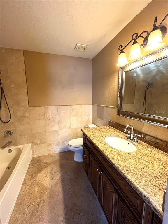 Building Photo - 13827 Fairway Island Dr