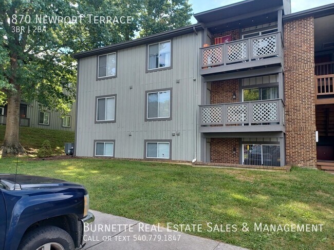 Building Photo - 870 Newport Terrace