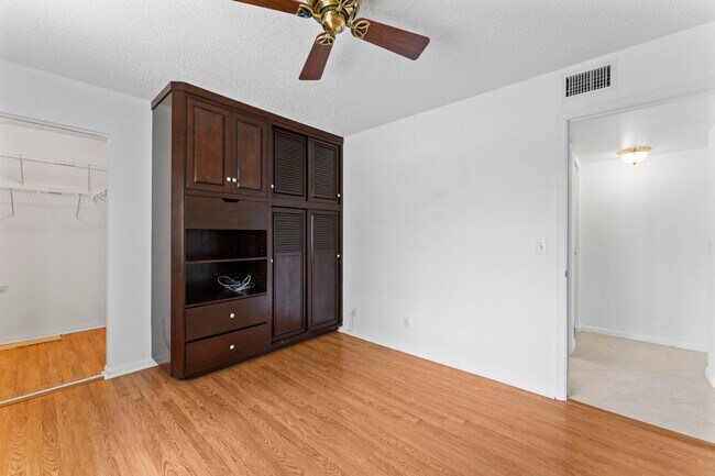 Building Photo - 142 Lake Pine Cir