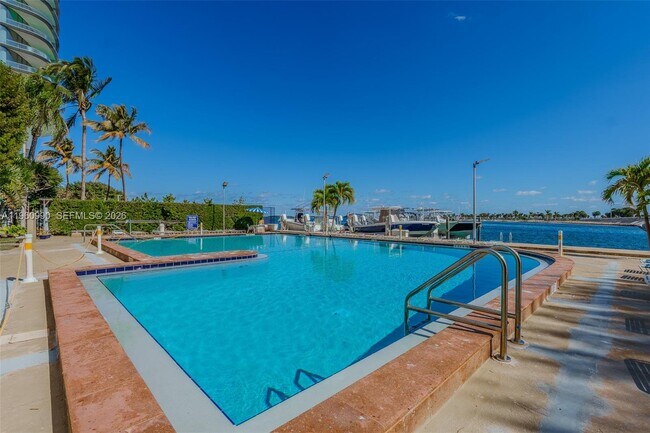 Building Photo - 150 SE 25th Rd