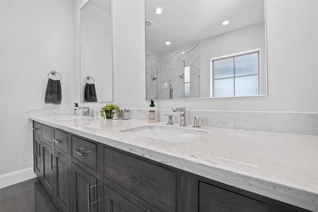 Building Photo - 2703 Kinsley Oaks Dr