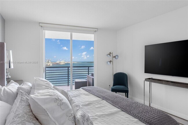 Building Photo - 335 S Biscayne Blvd