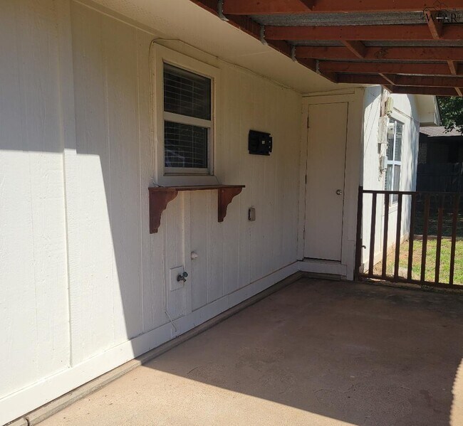 Building Photo - 1309 Harvey Dr