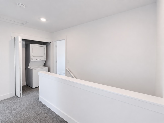 Building Photo - $1000 OFF YOUR 1ST MONTHS RENT! BRAND NEW TOWNHOME IN THE DESIRABLE SOUTHRIDGE AREA!