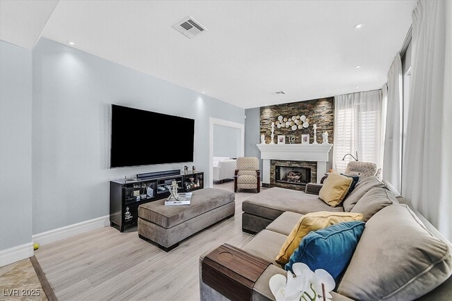 Building Photo - 8380 Campana Dr