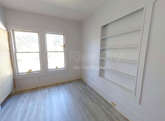 Building Photo - 453 Arlington Rd N