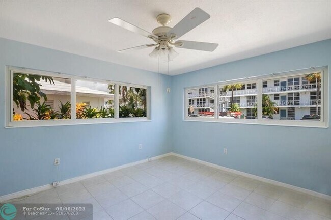 Building Photo - 2760 Yacht Club Blvd