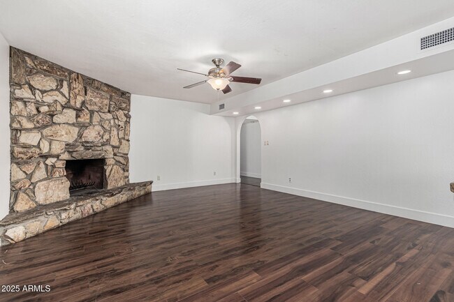 Building Photo - 6827 E Redfield Rd