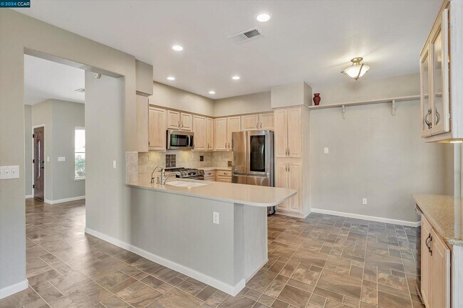 Building Photo - Updated Mediterranean-style home in Renais...