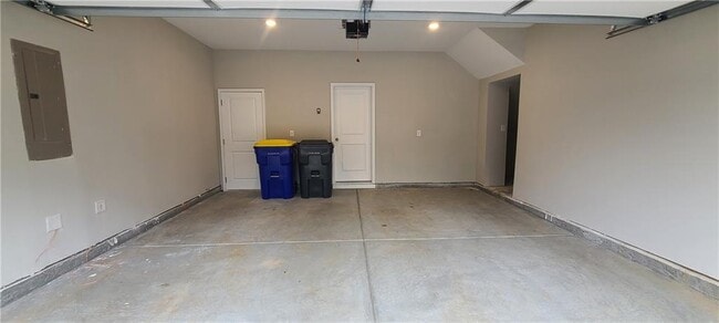 Building Photo - 4560 Mikajack Dr SE