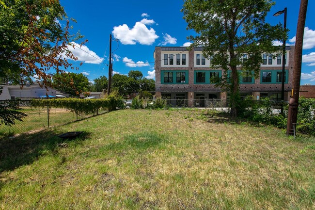 Building Photo - Fabulous 1925 Home in Bryan