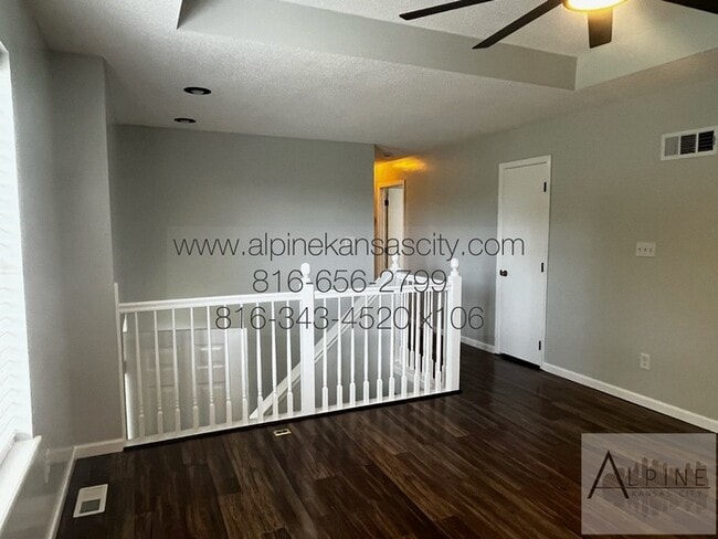 Building Photo - Northland Split Level All Electric!