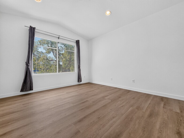 Master Bedroom - 1065 E Broadway