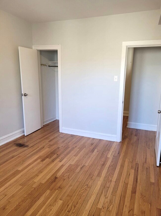 Building Photo - 1101 N Avers Ave