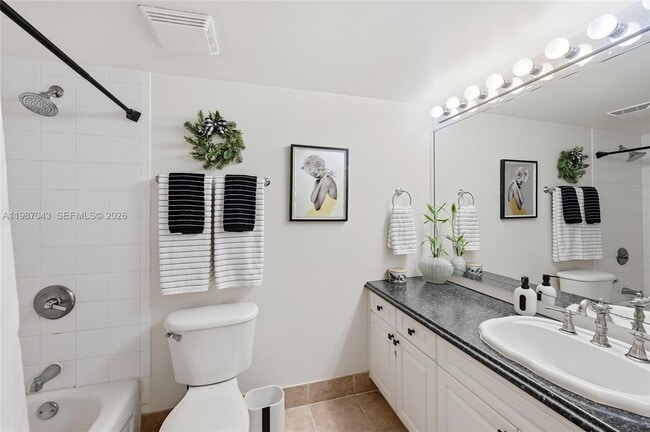 Building Photo - 520 SE 5 Ave