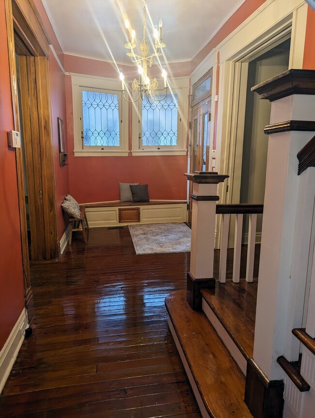 Building Photo - 5107 Dryades St