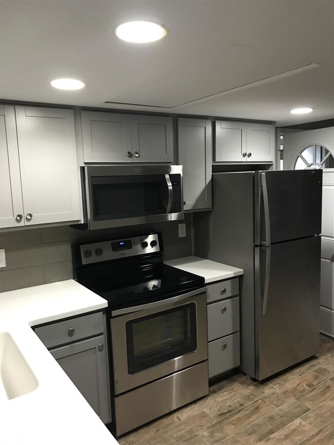 Building Photo - 1325 10th Ave