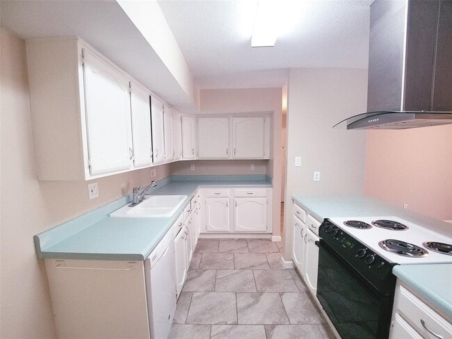 Building Photo - 6927 Tara Dr