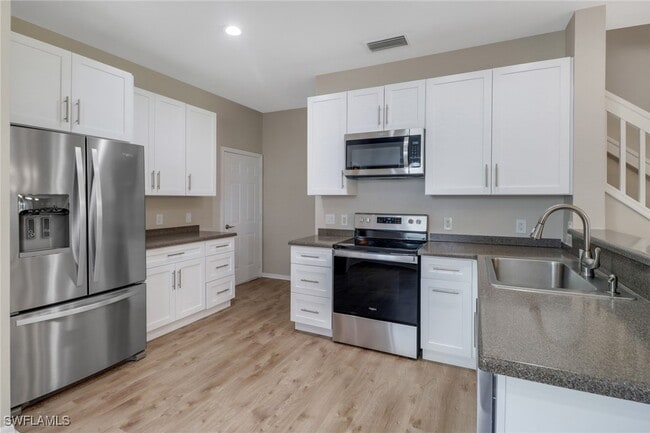 Building Photo - 815 Hampton Cir