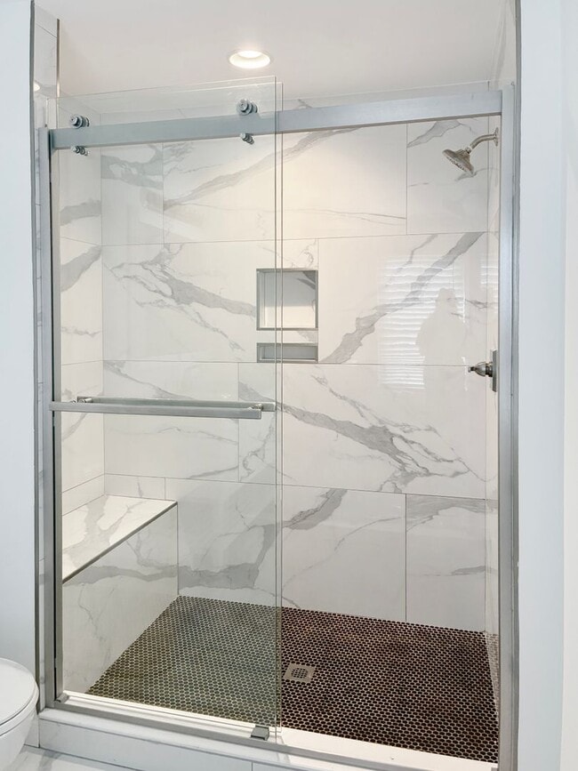 Building Photo - Holiday Special! Modern 3 Bedroom in Manchester - $300 off your first month! – No Application Fee...