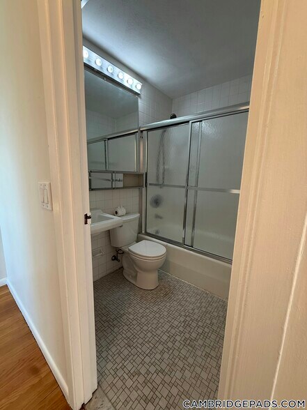 Building Photo - 1643 Cambridge St