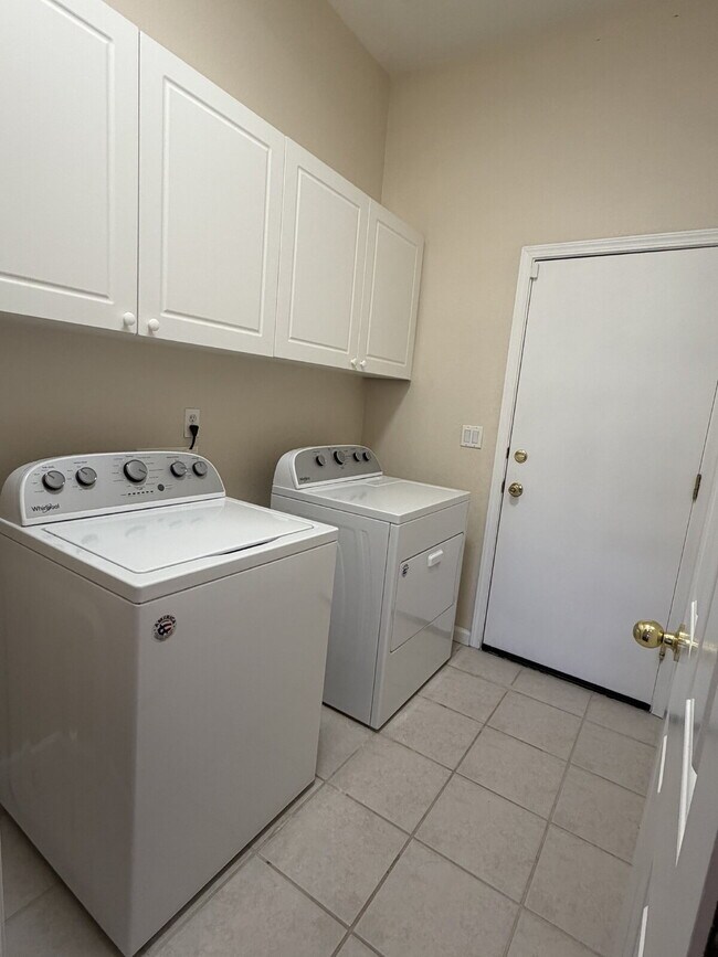 Building Photo - South Reno Home with 4 Bedrooms + 3 Car Garage!
