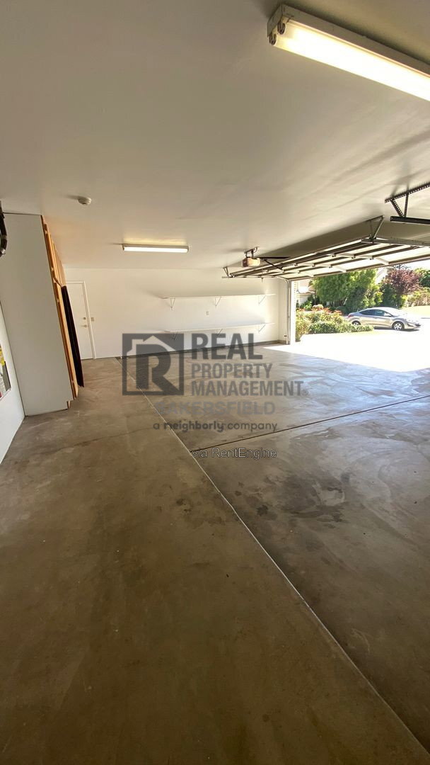 Building Photo - 10916 Stony Point Dr