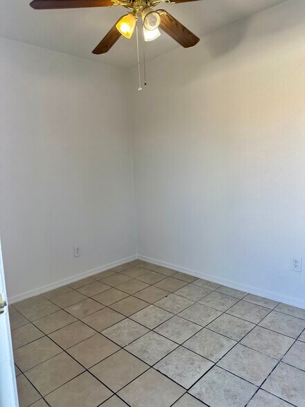 Building Photo - 3648 W Cheryl Dr