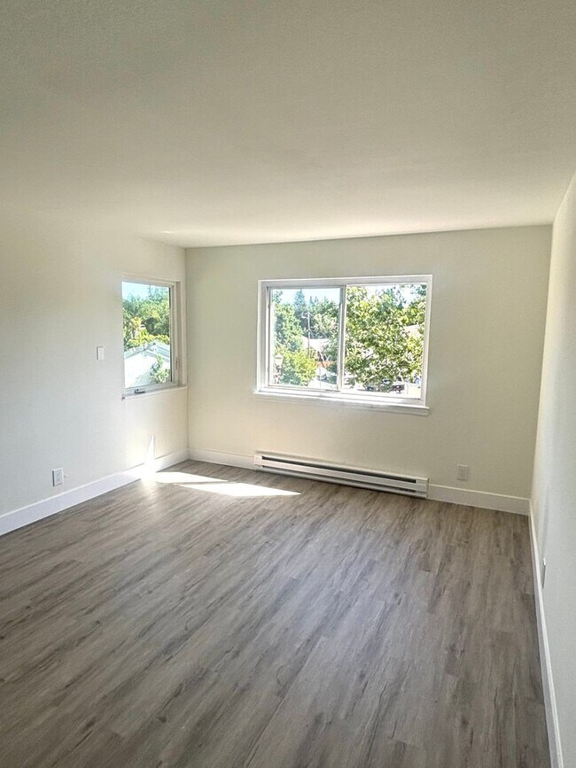 Building Photo - Stylishly Remodeled 2-Bedroom Gem in Redwood City