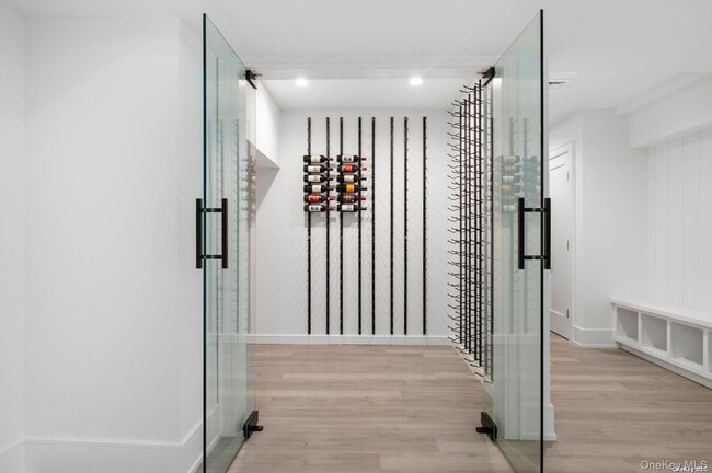 Building Photo - 40 Hewlett Ln