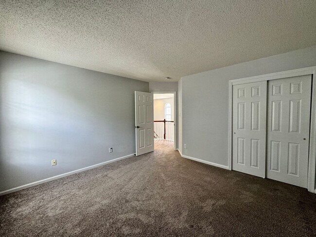 Building Photo - 4-Bedroom Home Castleton Ready 07-16-26! A Pet-Friendly Home - All Appliances - Fenced Yard - Exc...