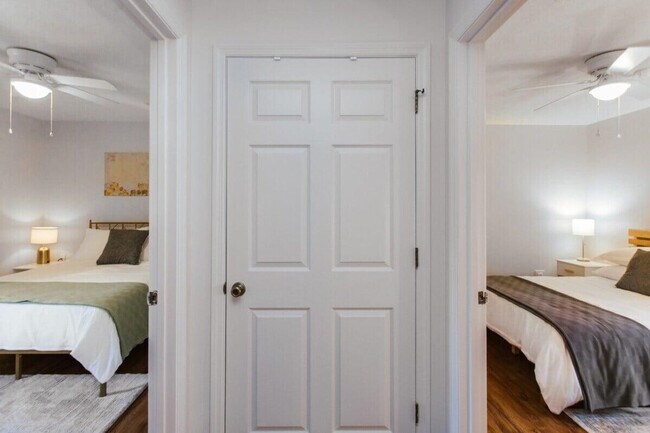 Building Photo - 672 Barber St