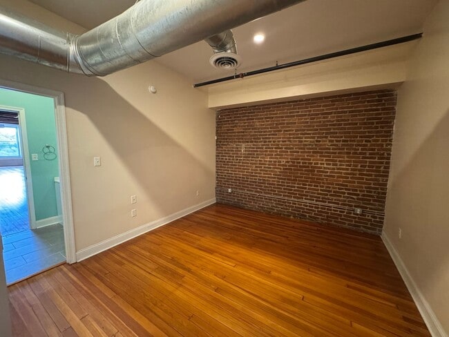 Building Photo - Penthouse above Benny's Pizza