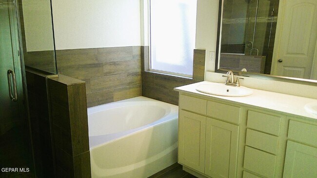 Building Photo - 653 Paseo Dulce Ave