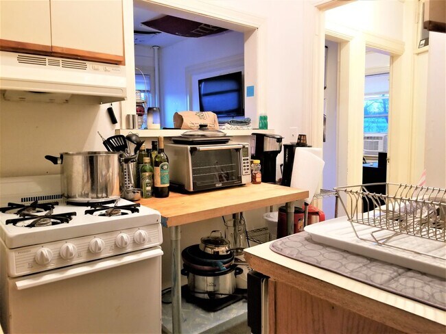 Building Photo - Fenway 2bed / 1bath close to BU available 9/1/2026 no broker fee $3600