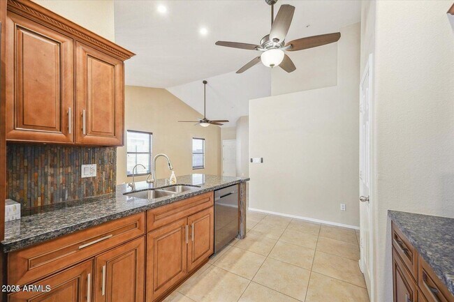 Building Photo - 11144 E Laurel Ln