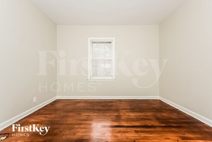 Building Photo - 1564 Columbia Dr
