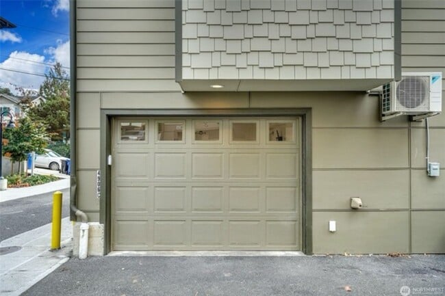 Building Photo - 4bd/2.75ba Seattle Townhome