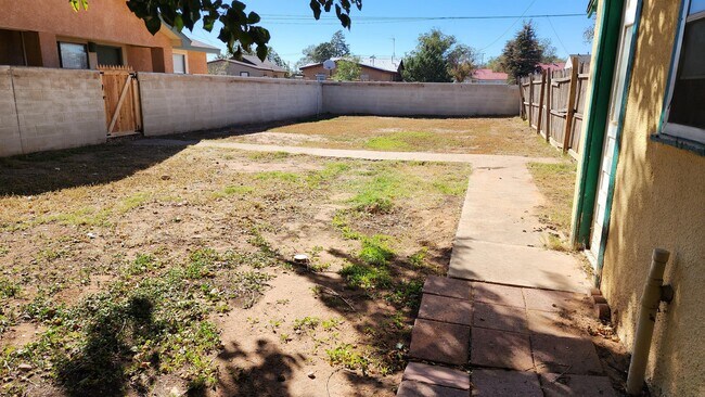 Building Photo - 800 S Elgin Ave