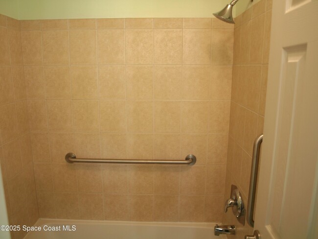 Building Photo - 1485 Malibu Cir NE